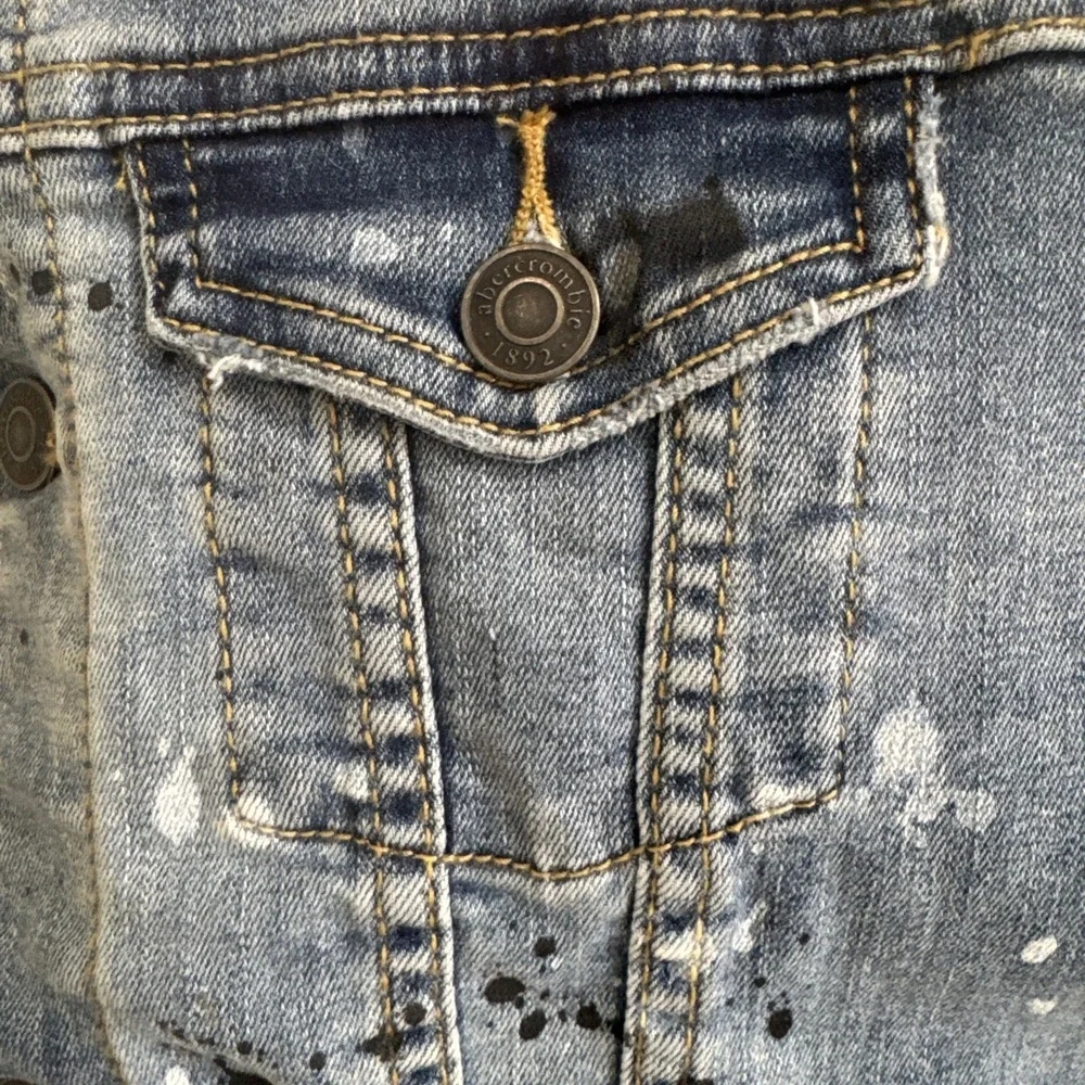 Abercrombie Kids Denim Jacket Size 7/8‎ Blue Paint Splatter Moose Back Graphic
